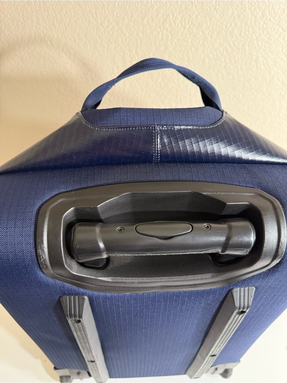 Patagonia Black Hole Wheeled Duffel 40L in “Big Sur” Blue (Retired) - Picture 9 of 14